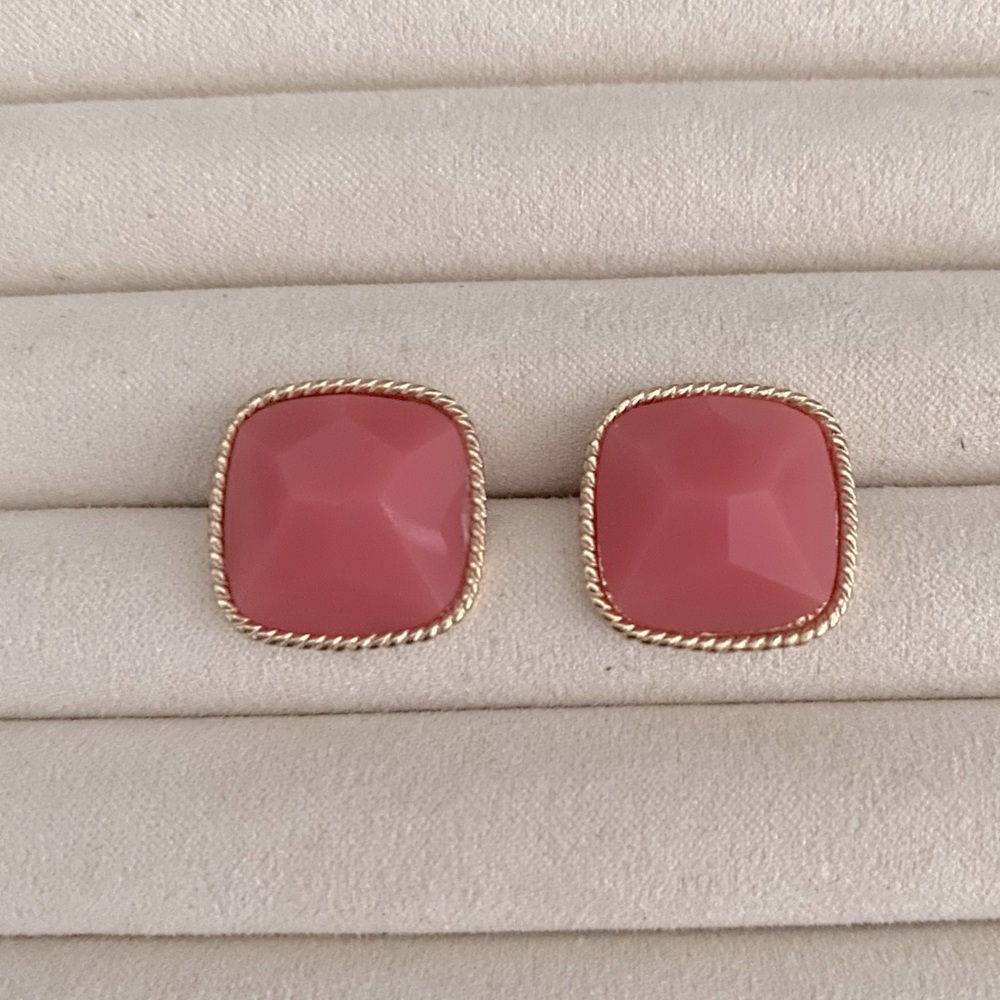 Vintage Gold and Salmon Pink Earrings - Picture 3 of 10